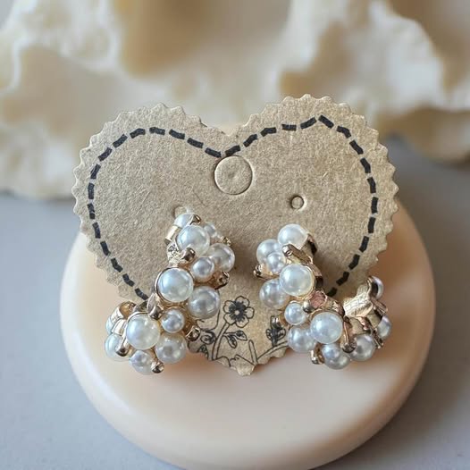 CLUSTER PEARL MINI HOOPS