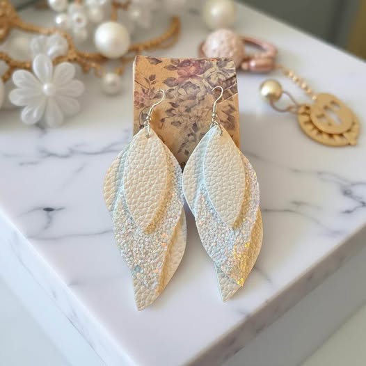 LEATHER WHITE/MERMAID EARRINGS