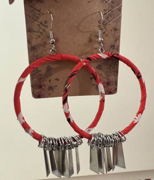 WRAPPED/SILVER TASSEL EARRINGS