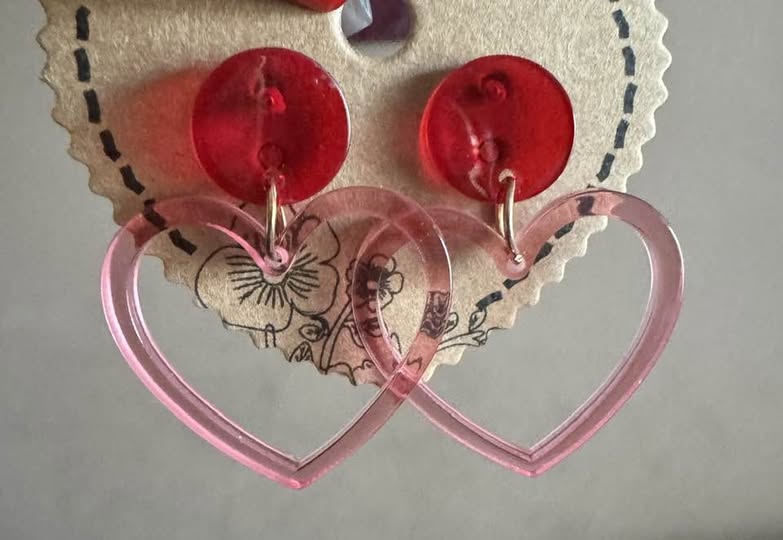 ACRYLIC MINI HEART EARRINGS