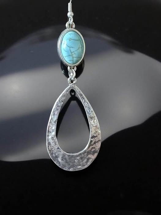 CRACKLE STONE HAMMERED TEAR DROP EARRINGS