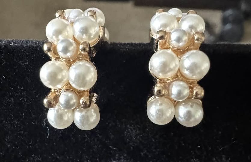 CLUSTER PEARL MINI HOOPS