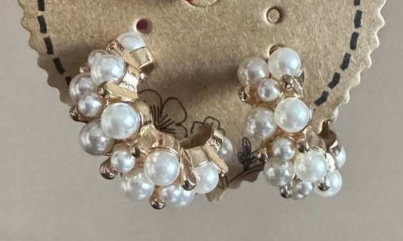 CLUSTER PEARL MINI HOOPS