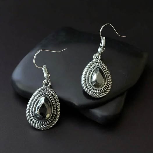 TEAR DROP EARRINGS