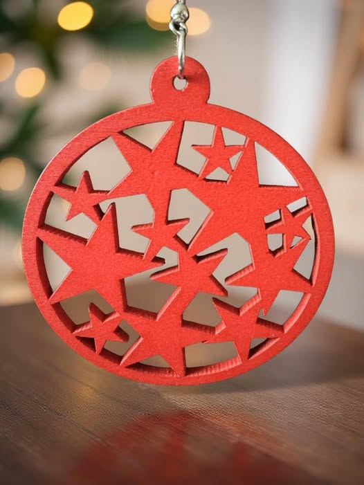 RED STAR WOOD EARRINGS