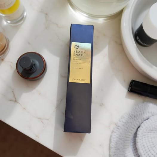 HOLIKA HOLIKA  BLACK SNAIL EMULSION 100ML - Beauty&Beyond