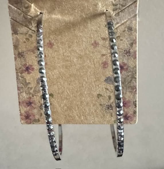 MEDIUM STUD HOOPS - Beauty&Beyond