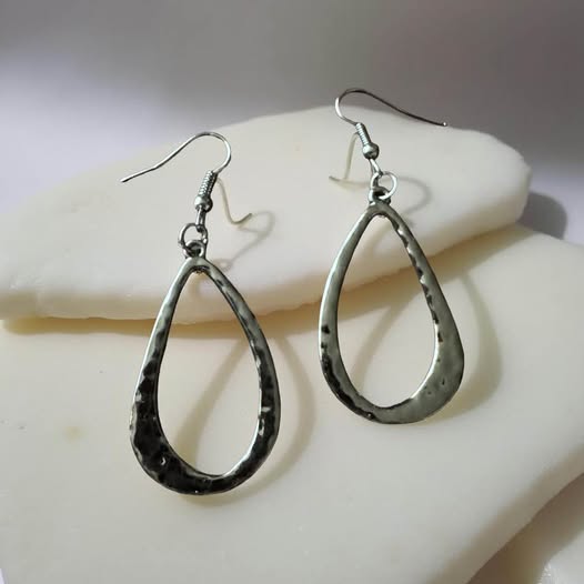 SMALL TEAR DROP DARK HAMMERED EARRINGS