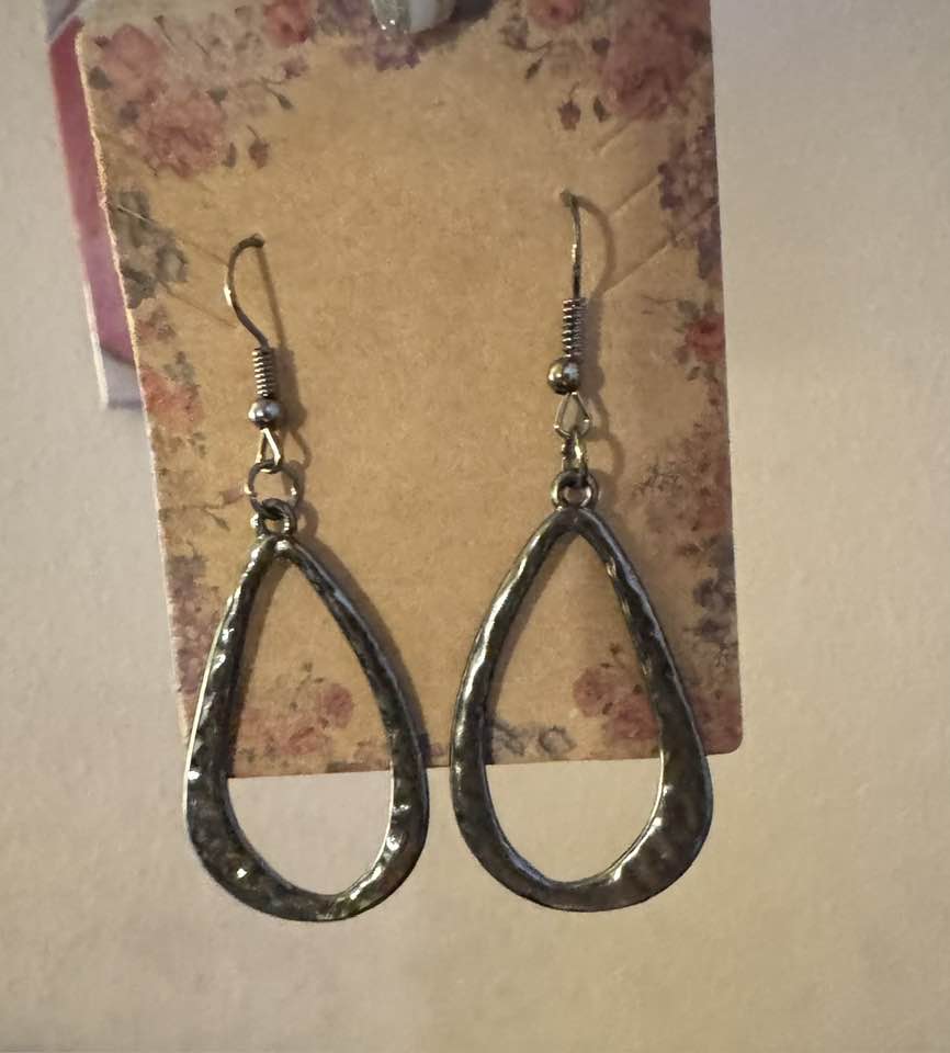 SMALL TEAR DROP DARK HAMMERED EARRINGS