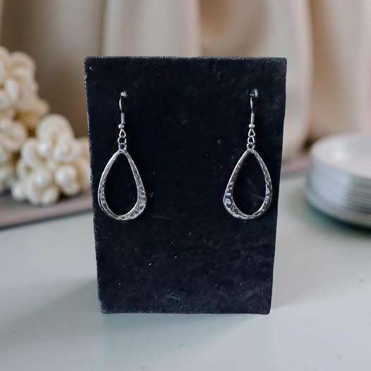 SMALL TEAR DROP DARK HAMMERED EARRINGS