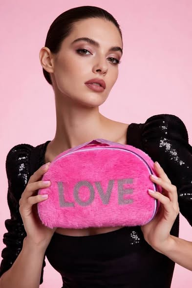 LOVE HOT PINK MAKEUP BAG - Beauty&Beyond