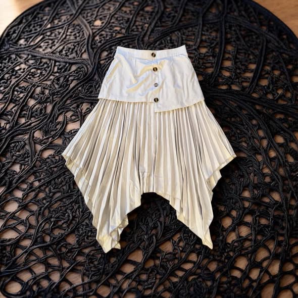 ASYMMETRICAL PLEADED SKIRT SIZE S