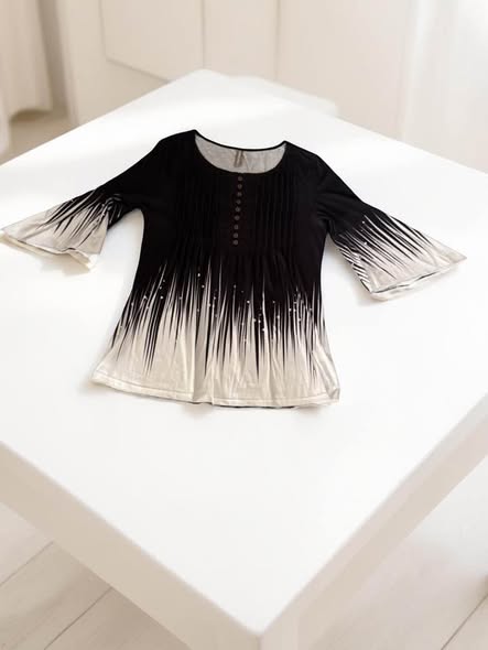 BLACK/WHITE OMBRE BLOUSE SIZE M - Beauty&Beyond