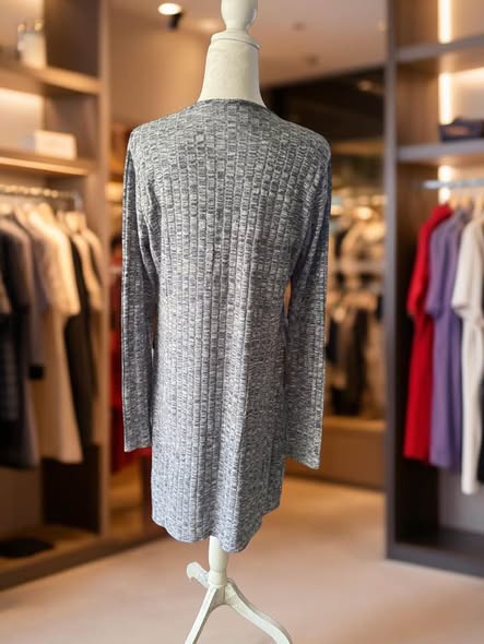 MULTI GREY LONG SWEATER SIZE M - Beauty&Beyond