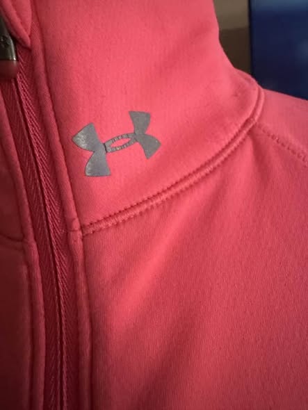 UNDER ARMOUR WOMEN'S ATHLETIC TOP SIZE M - Beauty&Beyond