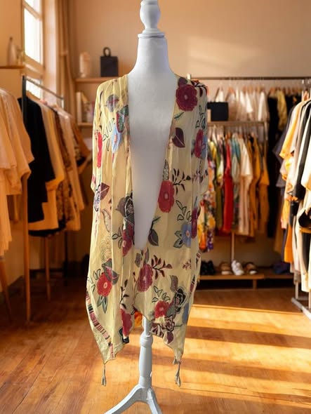 FLORAL KIMONO SIZE M - Beauty&Beyond