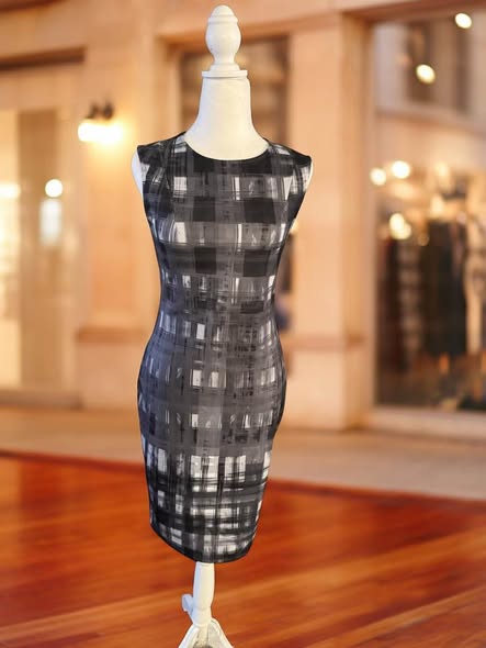 PENCIL GREY/WHITE DRESS SIZE XS - Beauty&Beyond