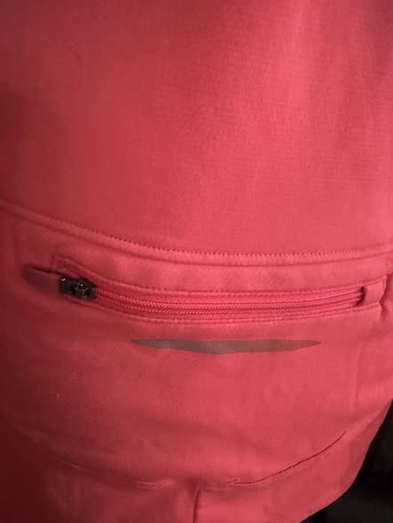 UNDER ARMOUR WOMEN'S ATHLETIC TOP SIZE M - Beauty&Beyond