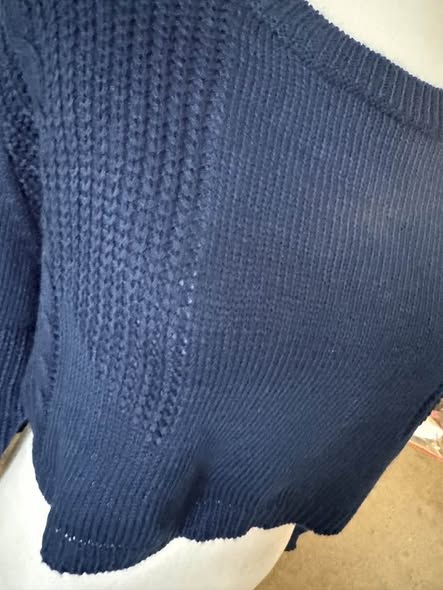 BLUE CROP SWEATER SIZE S - Beauty&Beyond
