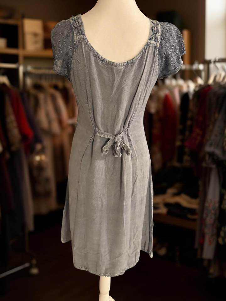 EMBROIDERED DRESS SIZE M - Beauty&Beyond