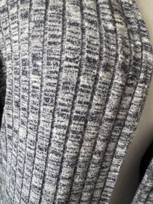 MULTI GREY LONG SWEATER SIZE M - Beauty&Beyond