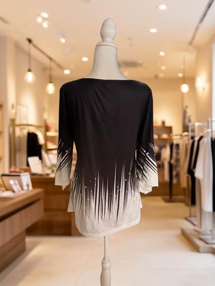 BLACK/WHITE OMBRE BLOUSE SIZE M - Beauty&Beyond