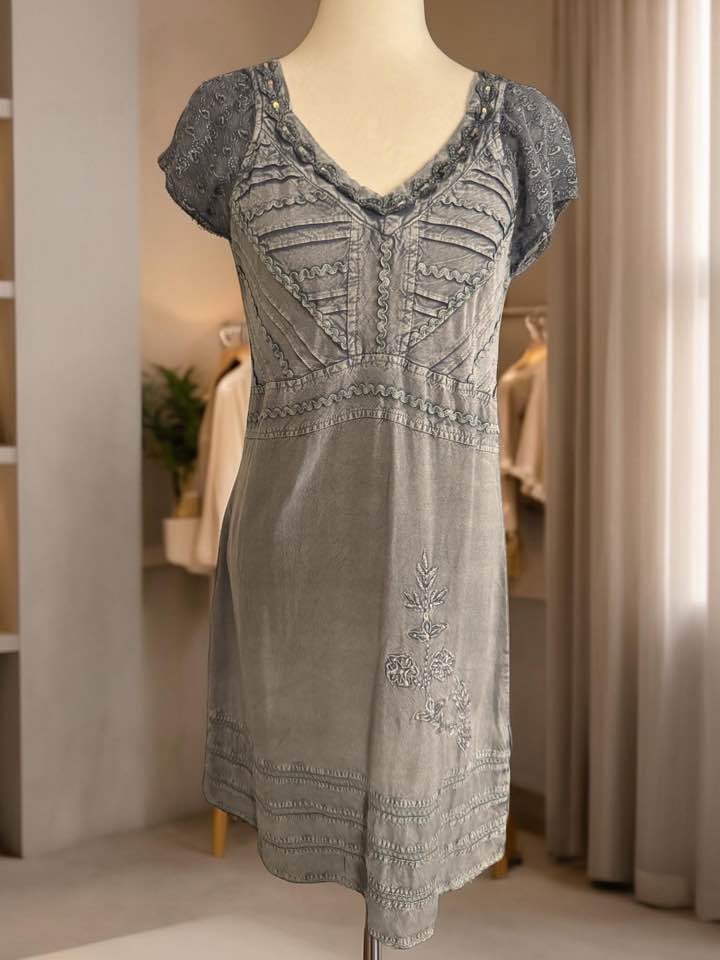 EMBROIDERED DRESS SIZE M - Beauty&Beyond