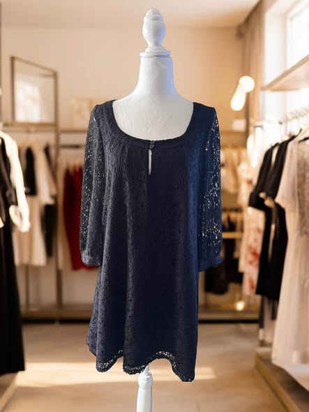 BLACK LACE DRESS SIZE 6 - Beauty&Beyond
