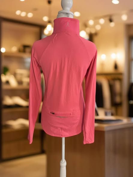 UNDER ARMOUR WOMEN'S ATHLETIC TOP SIZE M - Beauty&Beyond