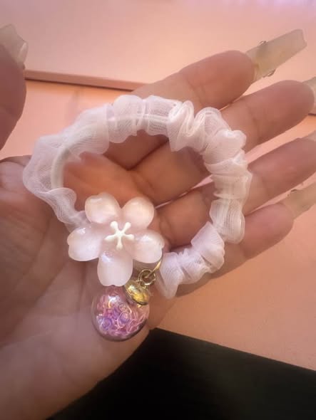 Baby Pink Acrylic Flower Hair Tie - Beauty&Beyond