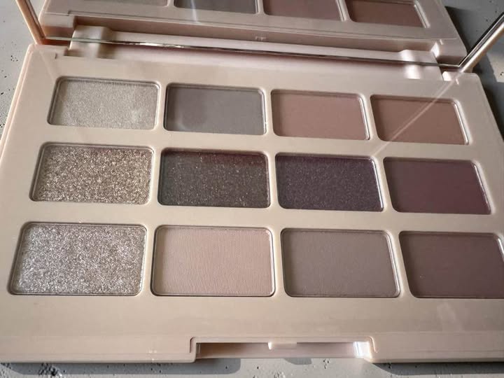 LOVE BOMB EYESHADOW PALETTE - Beauty&Beyond
