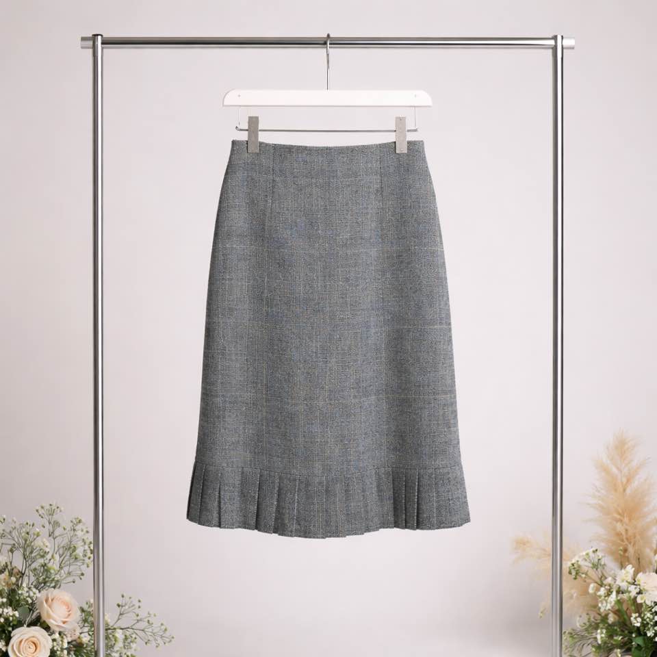 Gray Pleated Skirt Size Small - Beauty&Beyond