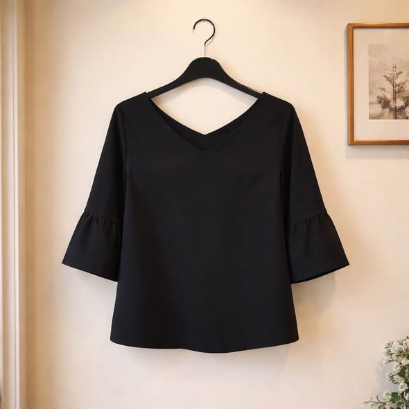 Black V-Neck Bell Sleeve Blouse – Size 2 - Beauty&Beyond