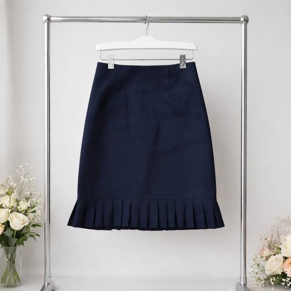 Pleated Black Skirt 6P - Beauty&Beyond