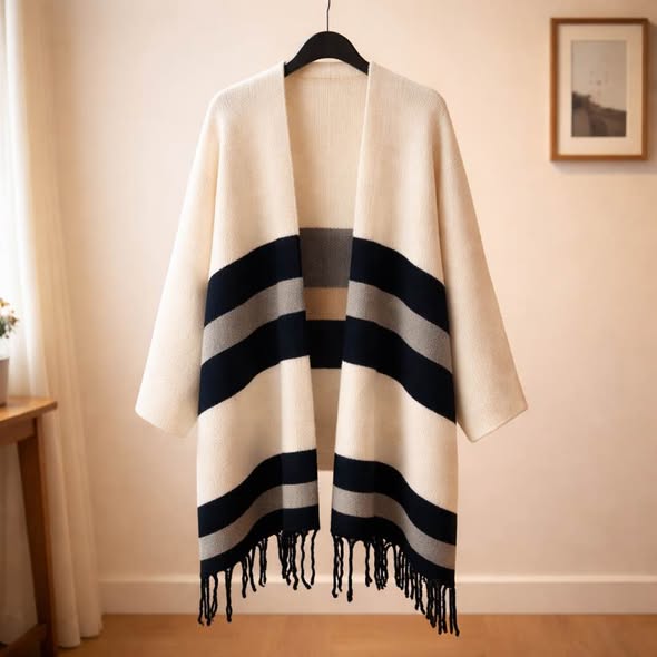 White/Black Poncho Size M - Beauty&Beyond