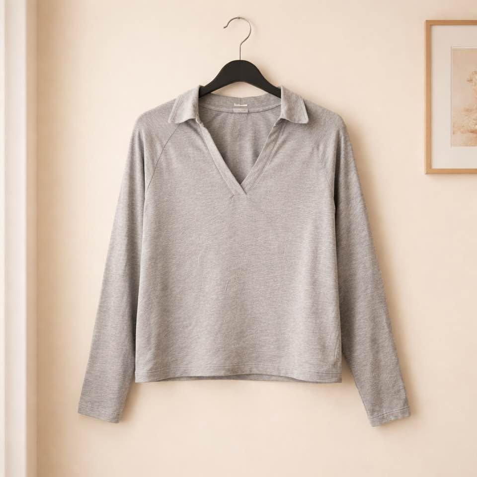 Banana Republic Women's Gray V-Neck Collared Knit Top – Size Medium (New)