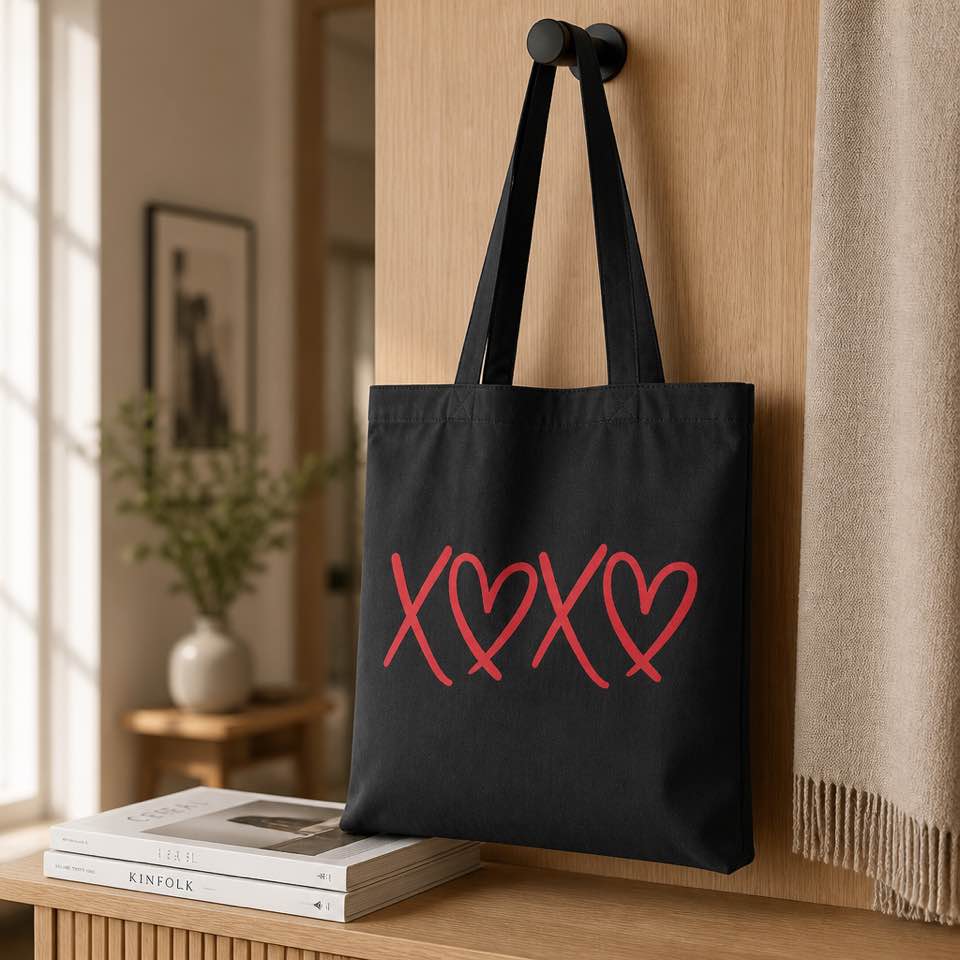 Heart and Kisses Tote Bag - Beauty&Beyond