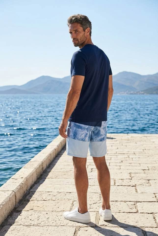 Men's Old Navy Color block Board Shorts – Blue Tie-Dye Swim Trunks Size 32