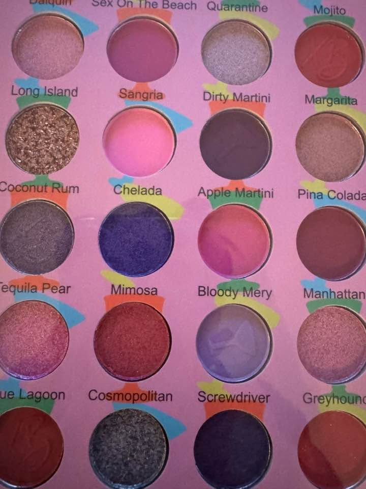 Runbera 24 Color Eyeshadow Palette - Beauty&Beyond