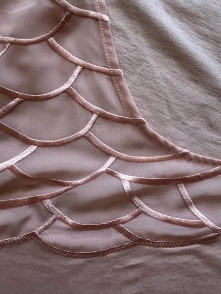 Ann Taylor Women's Pink Sleeveless Embellished Scoop Neck Knit Top Size M