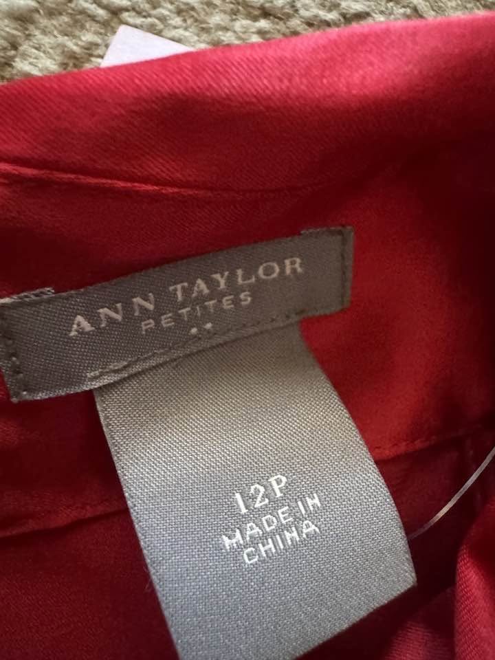 Ann Taylor Petites 12P Women's Red Satin Twist Neck Sleeveless Blouse NWT Elegant Top