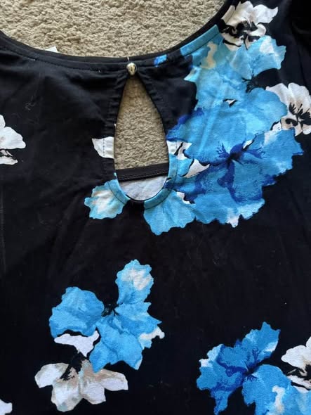 White House Black Market Floral Top Women's Small NWT Blue Ruched Stretch Blouse