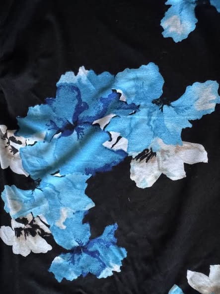 White House Black Market Floral Top Women's Small NWT Blue Ruched Stretch Blouse