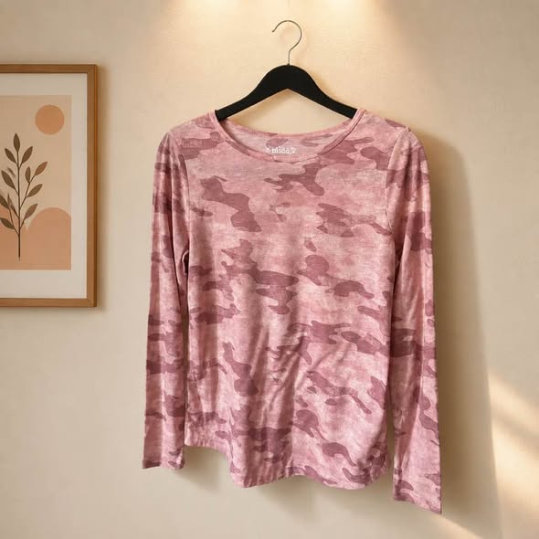 Mudd Women's Pink Camo Long Sleeve T-Shirt Size Medium Soft Casual Top